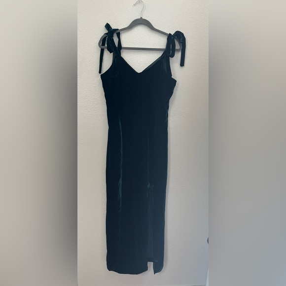 NWT J.O.A Velvet Emerald Green Dress Size M - Picture 2 of 11